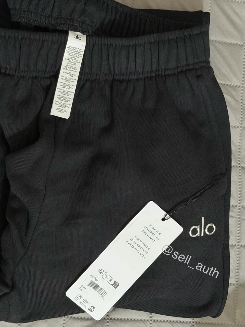 ALO Yoga Accolade Straight Leg Sweatpants Black - NEW❗️only $66+ offers accepted - Picture 3 of 5
